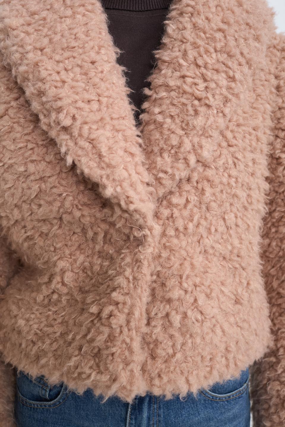 Cappottino effetto Teddy rosa - Autunno - Inverno 2025 | Brend
