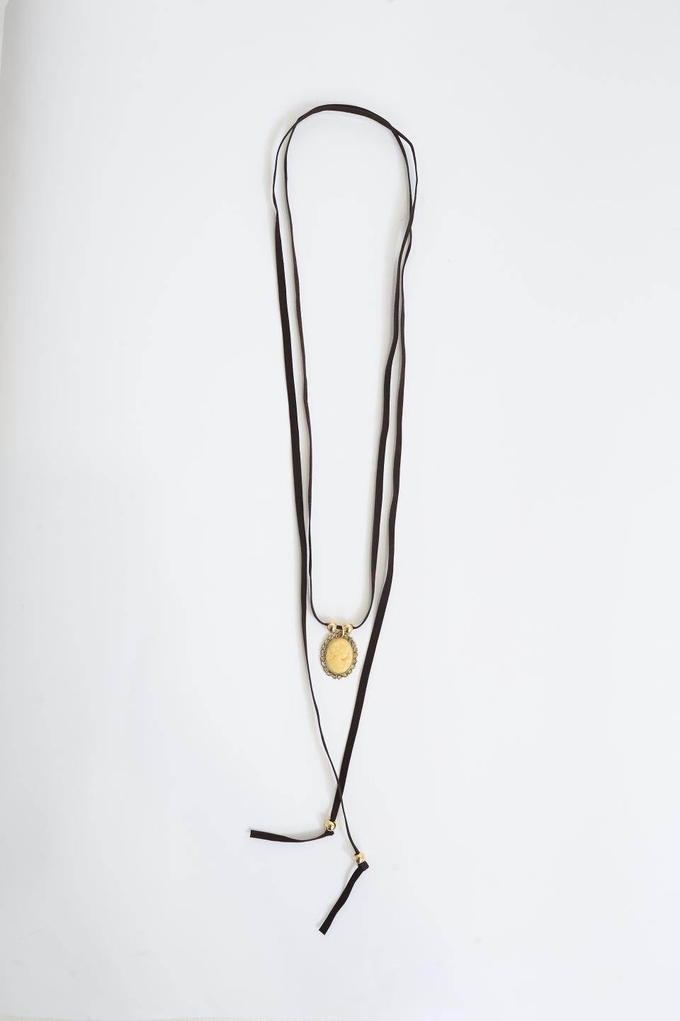 Necklace velvet cameo | Brend