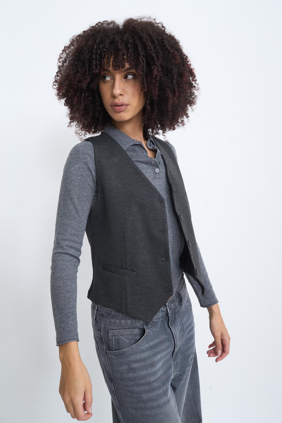 Gilet modello uomo grigio - Autunno - Inverno 2025 | Brend