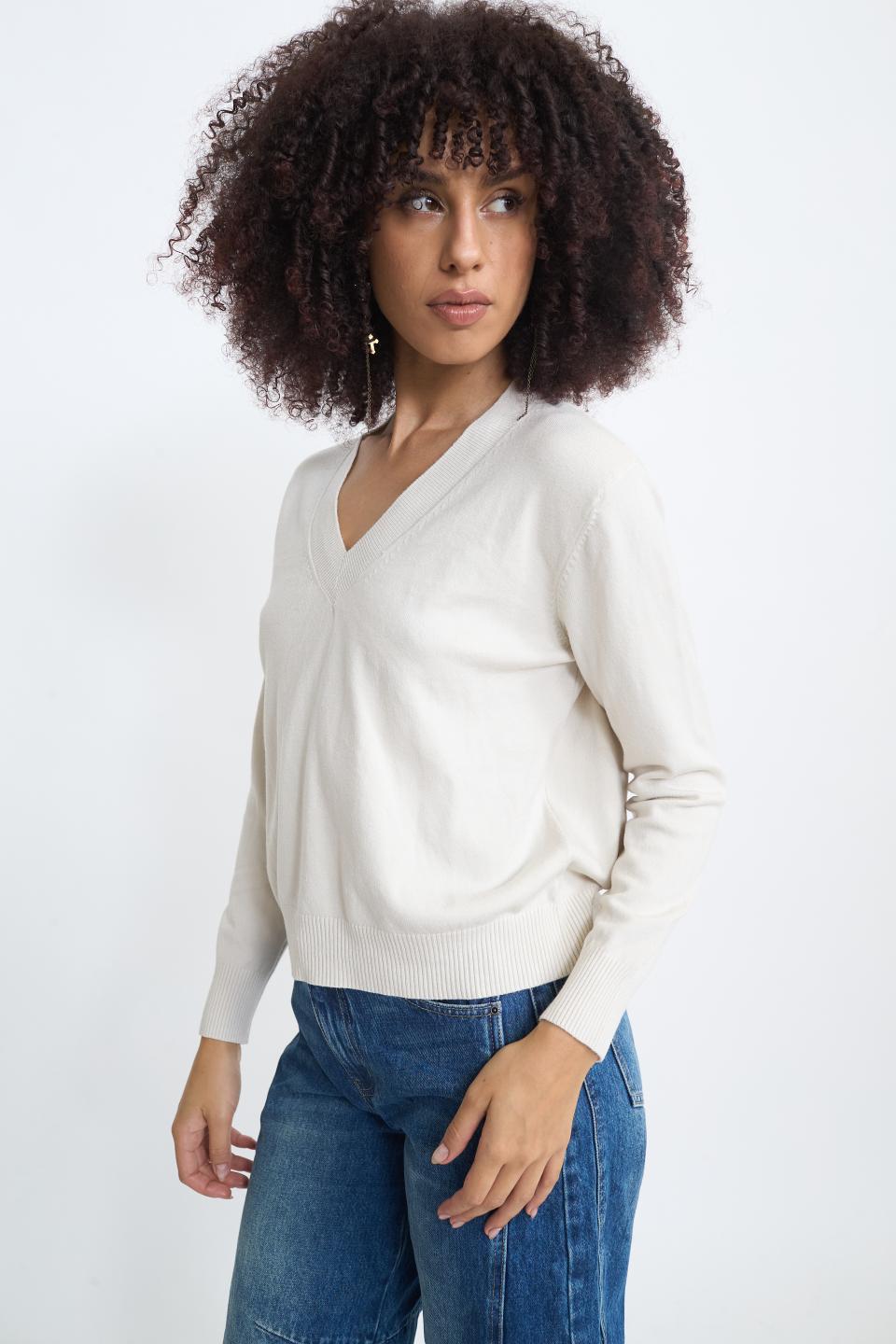 Maglia scollo V latte - Autunno - Inverno 2025 | Brend