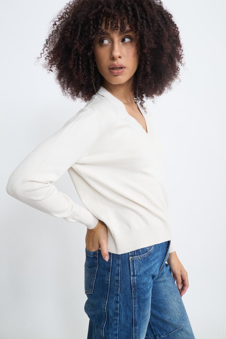 Maglia scollo V latte - Autunno - Inverno 2025 | Brend