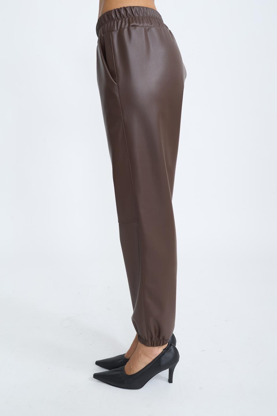 Pantalone jogger effetto pelle moro - Autunno - Inverno 2025 | Brend