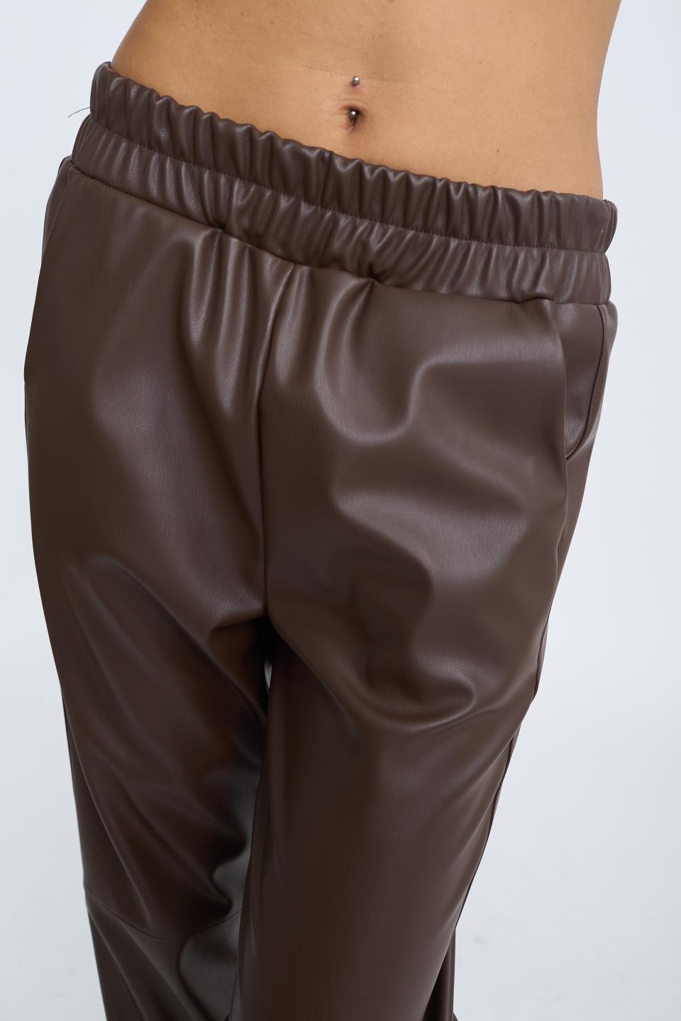Pantalone jogger effetto pelle moro - Autunno - Inverno 2025 | Brend