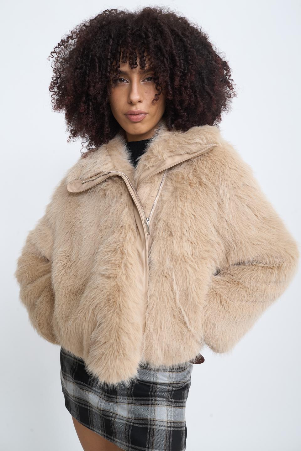 Pelliccia modello chiodo miele - Autunno - Inverno 2025 | Brend