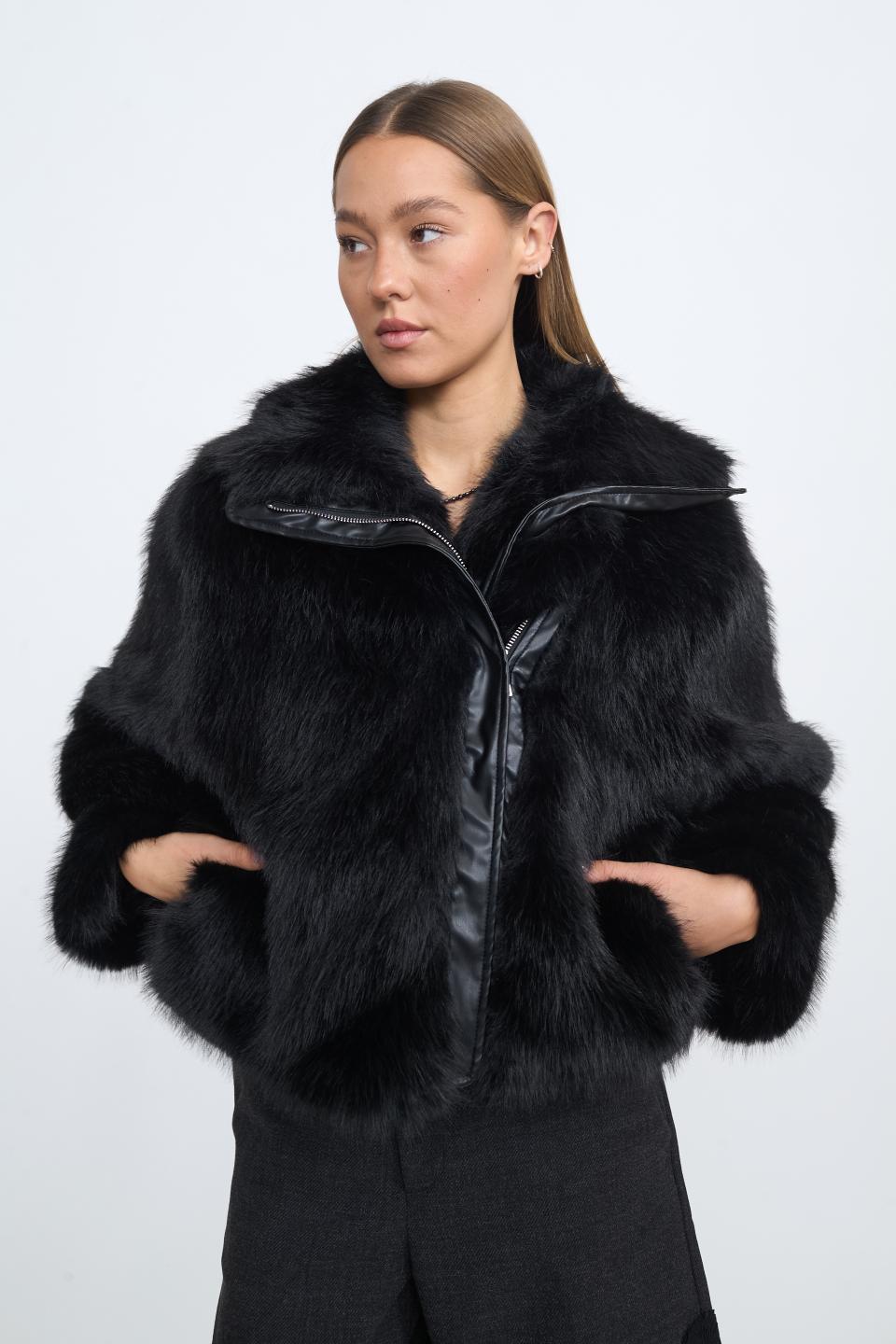 Pelliccia modello chiodo nero - Autunno - Inverno 2025 | Brend