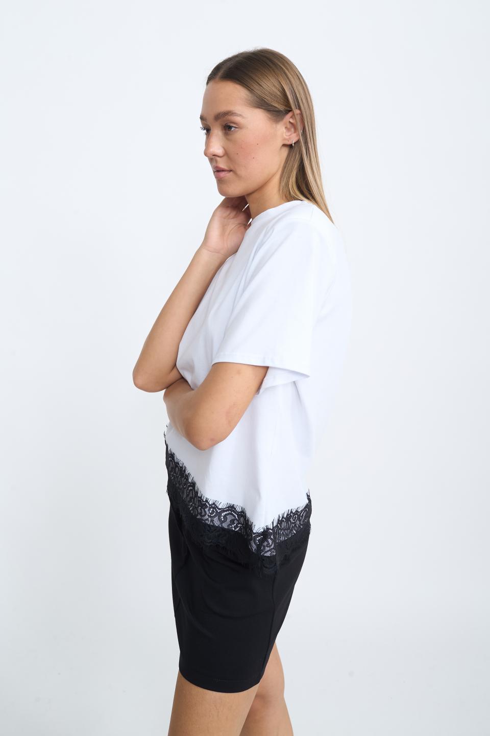 T-shirt asimmetrica pizzo bianco - Autunno - Inverno 2025 | Brend