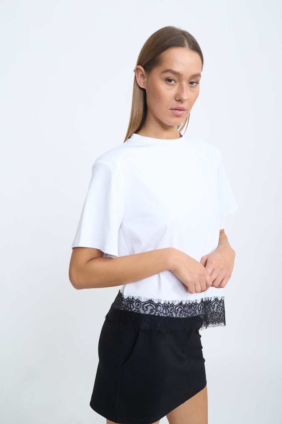 T-shirt asimmetrica pizzo bianco - Autunno - Inverno 2025 | Brend