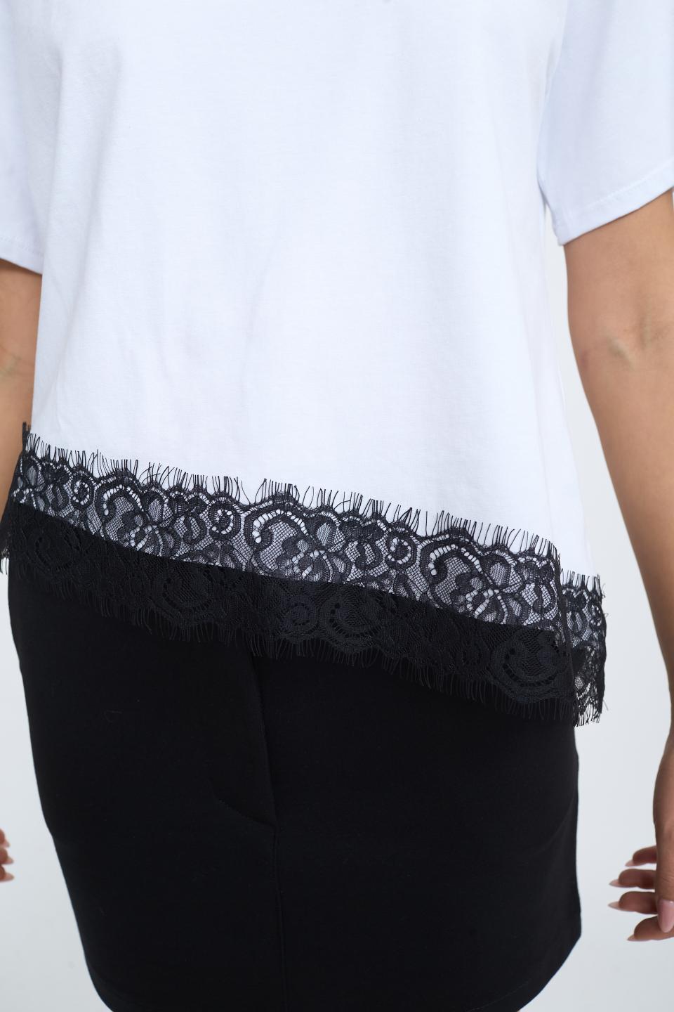 T-shirt asimmetrica pizzo bianco - Autunno - Inverno 2025 | Brend
