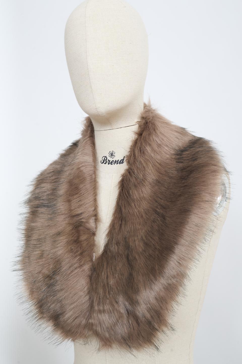 Collo ecofur taupe - Autunno - Inverno 2025 | Brend