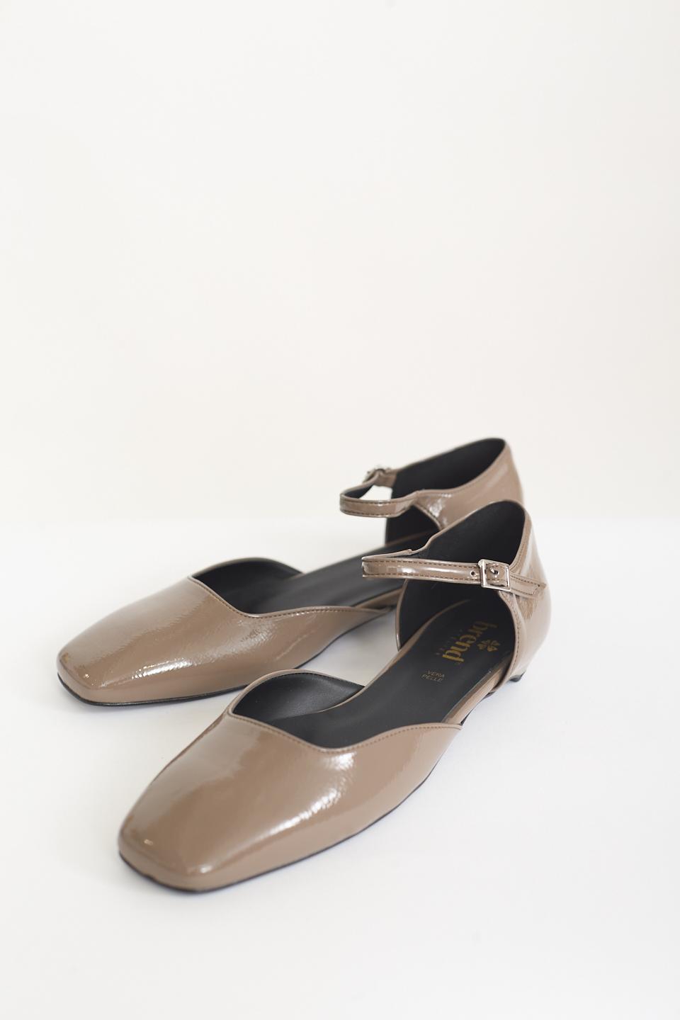 Ballerina squadrata con cinturino taupe - Autunno - Inverno 2025 | Brend
