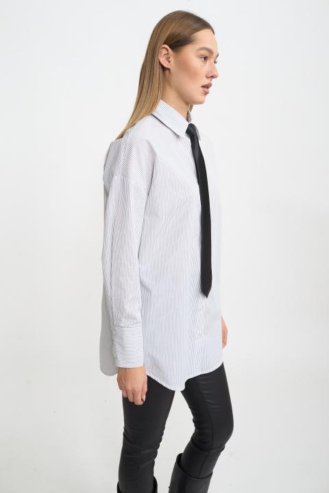 Camicia over cravatta rigato bianco - Autunno - Inverno 2025 | Brend