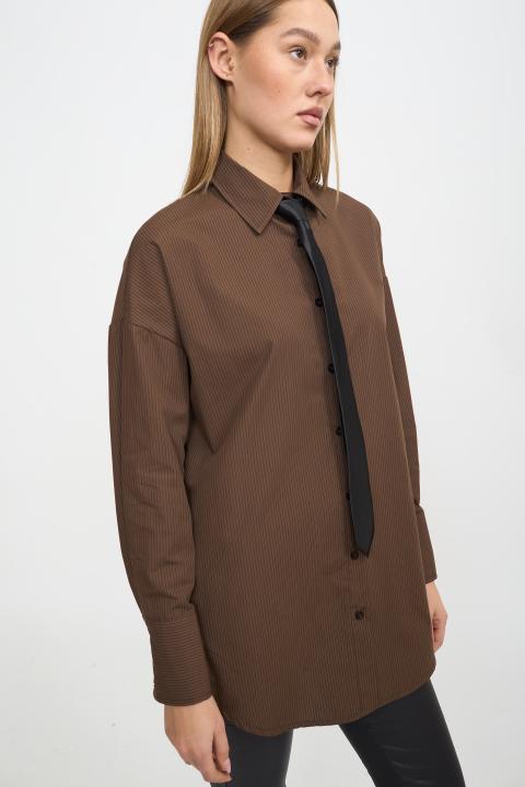 Camicia over cravatta rigato moro - Autunno - Inverno 2025 | Brend