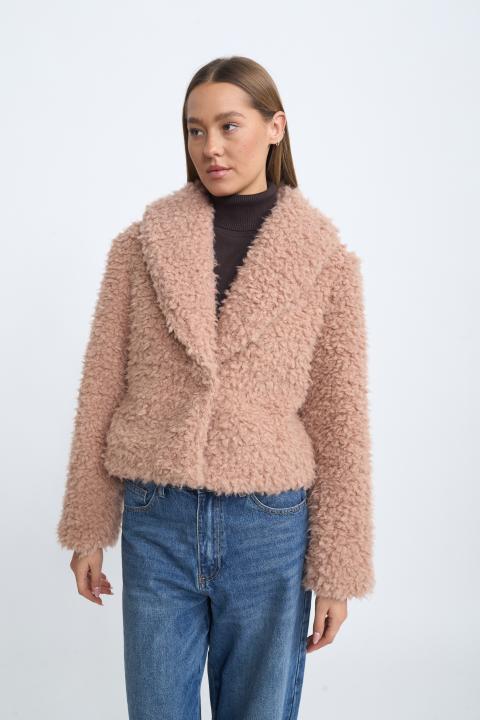 Cappottino effetto Teddy rosa - Autunno - Inverno 2025 | Brend
