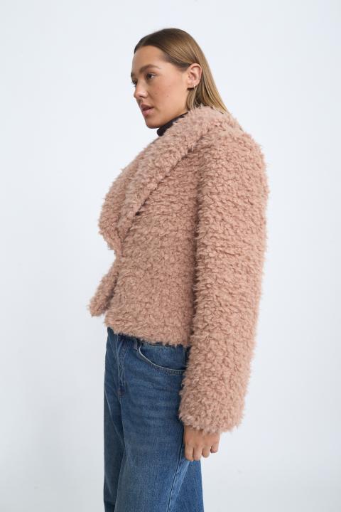 Cappottino effetto Teddy rosa - Autunno - Inverno 2025 | Brend