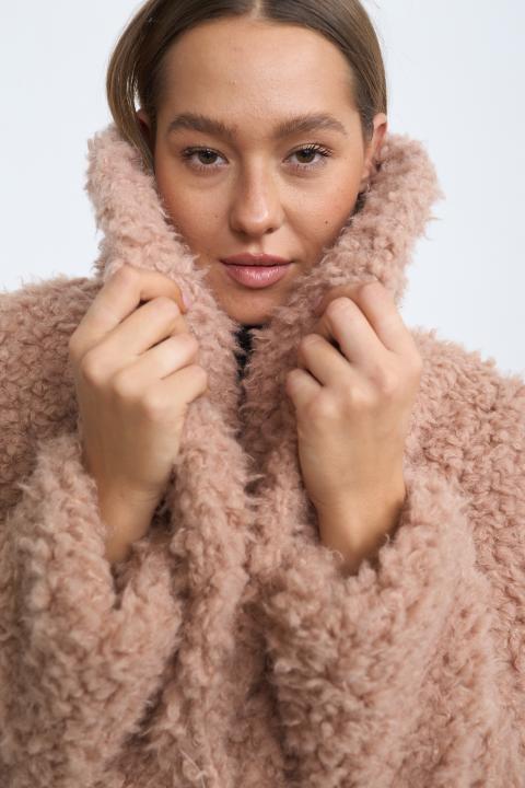 Cappottino effetto Teddy rosa - Autunno - Inverno 2025 | Brend
