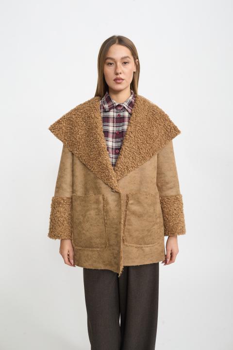 Cappotto effetto montone cammello - Autunno - Inverno 2025 | Brend