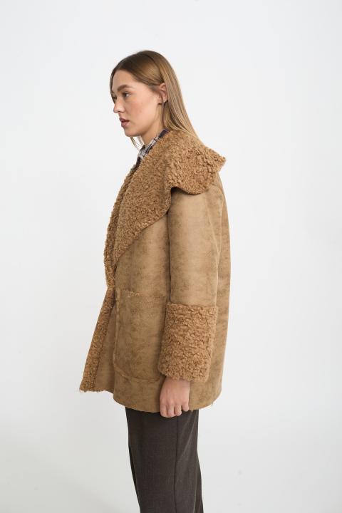 Cappotto effetto montone cammello - Autunno - Inverno 2025 | Brend