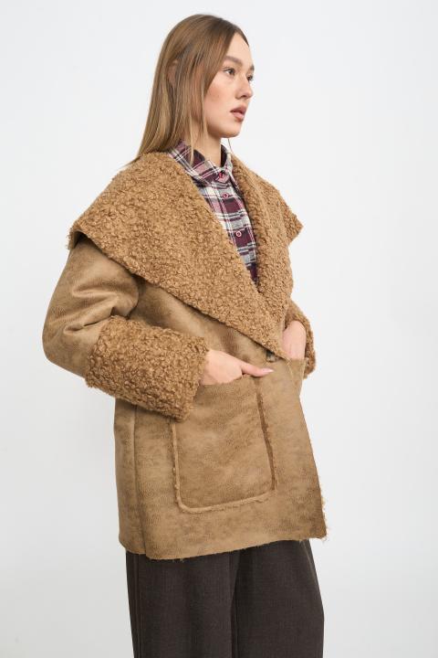 Cappotto effetto montone cammello - Autunno - Inverno 2025 | Brend