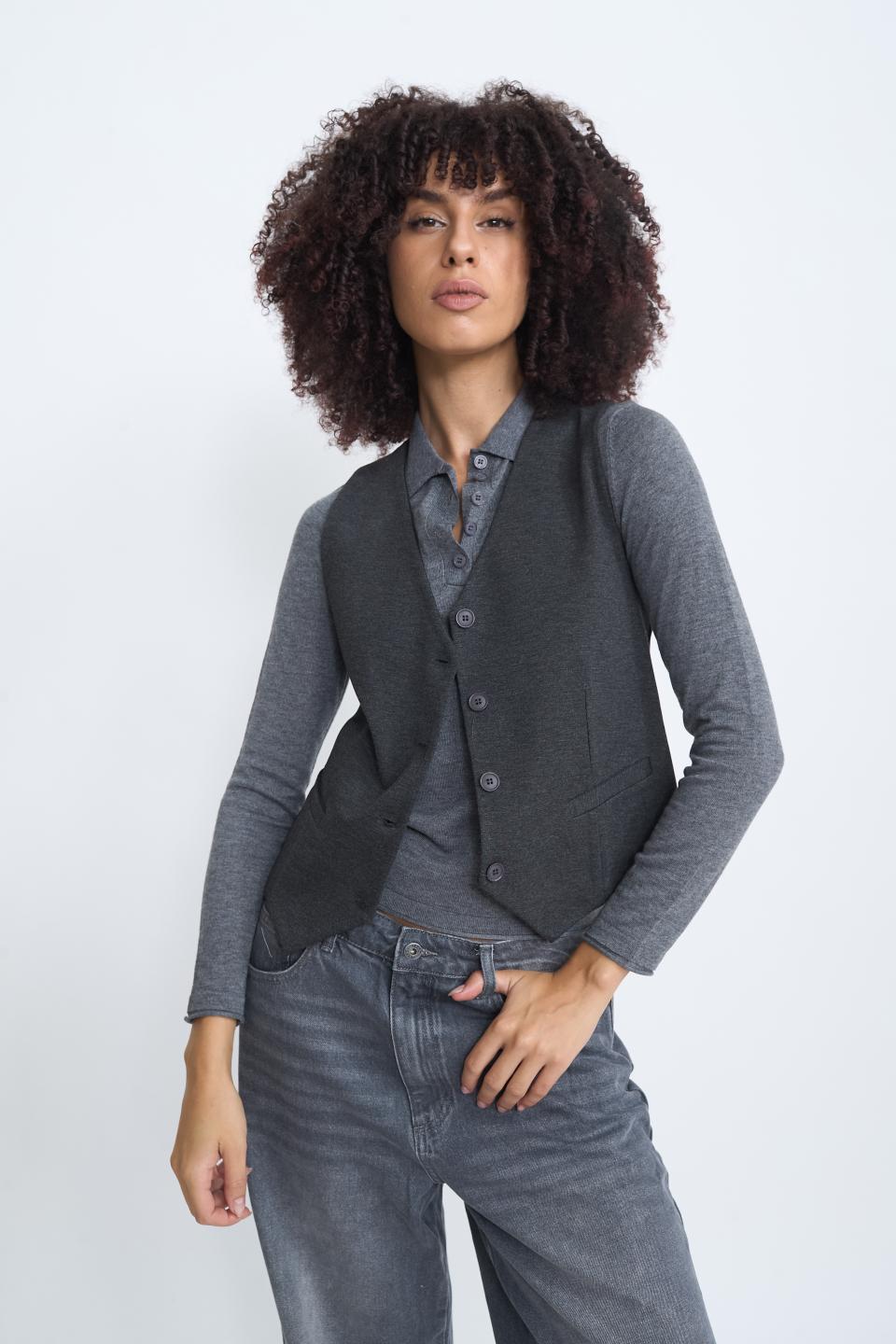 Gilet modello uomo grigio - Autunno - Inverno 2025 | Brend