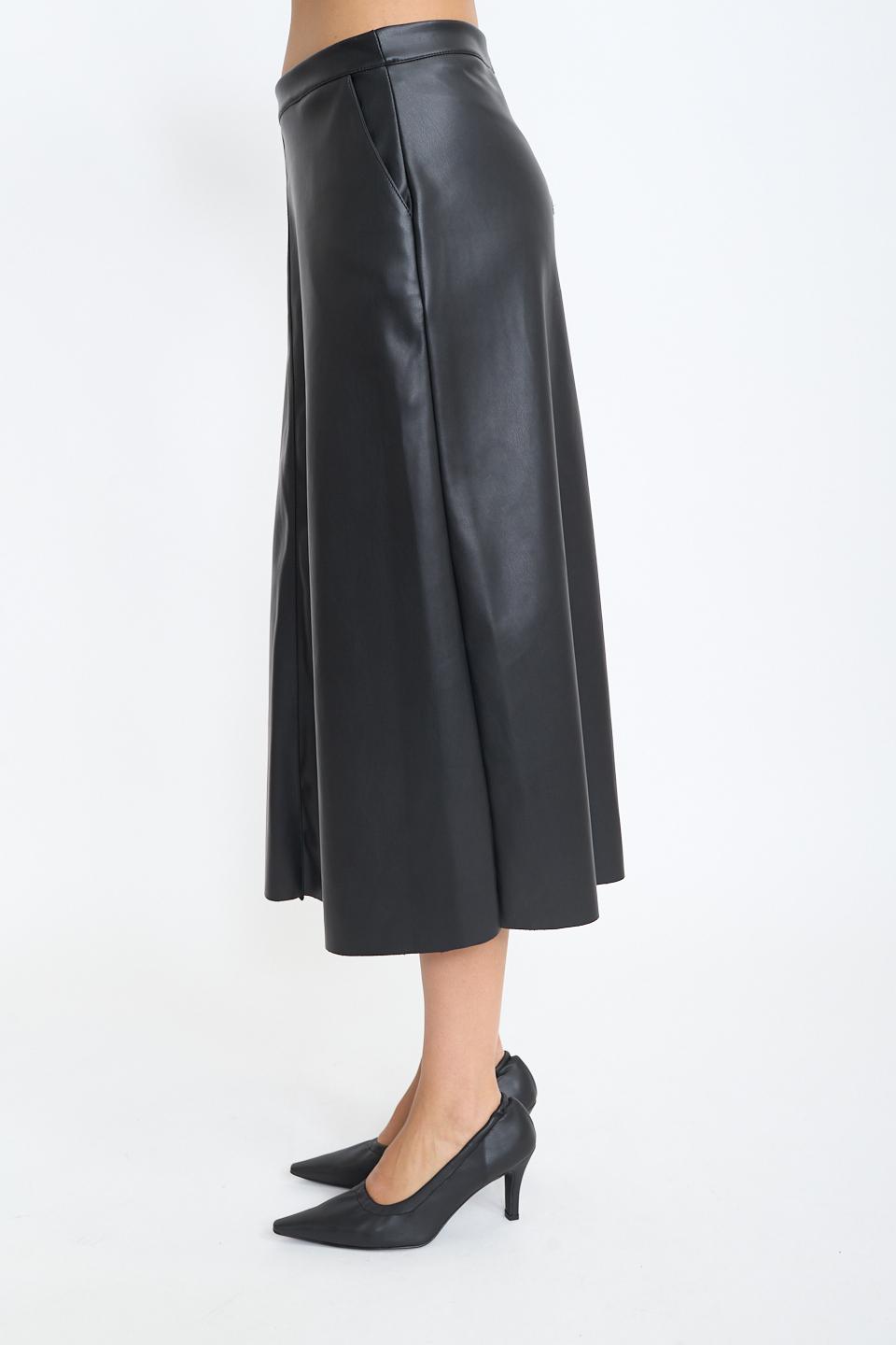 Gonna svasata effetto pelle nero - Autunno - Inverno 2025 | Brend