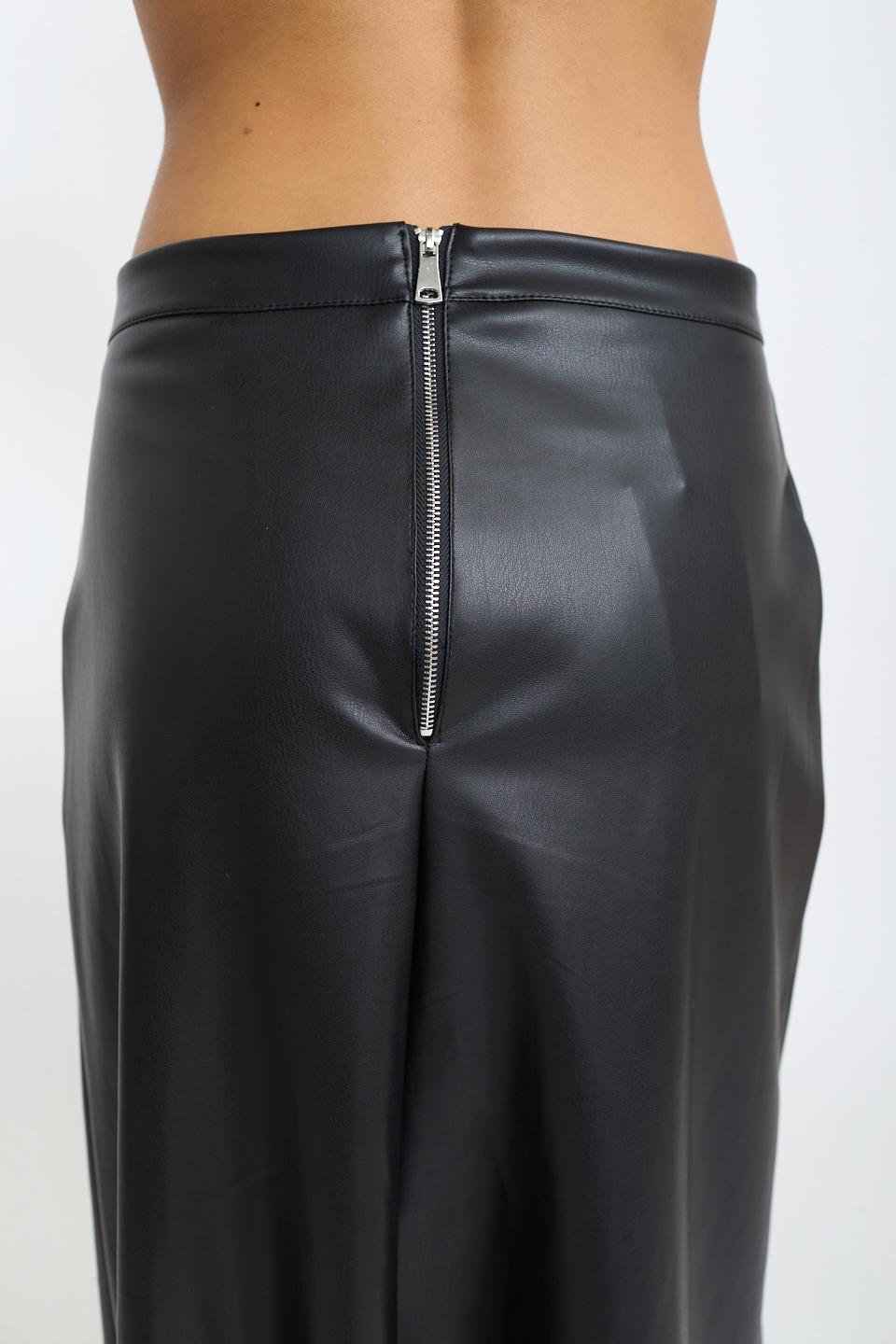 Gonna svasata effetto pelle nero - Autunno - Inverno 2025 | Brend