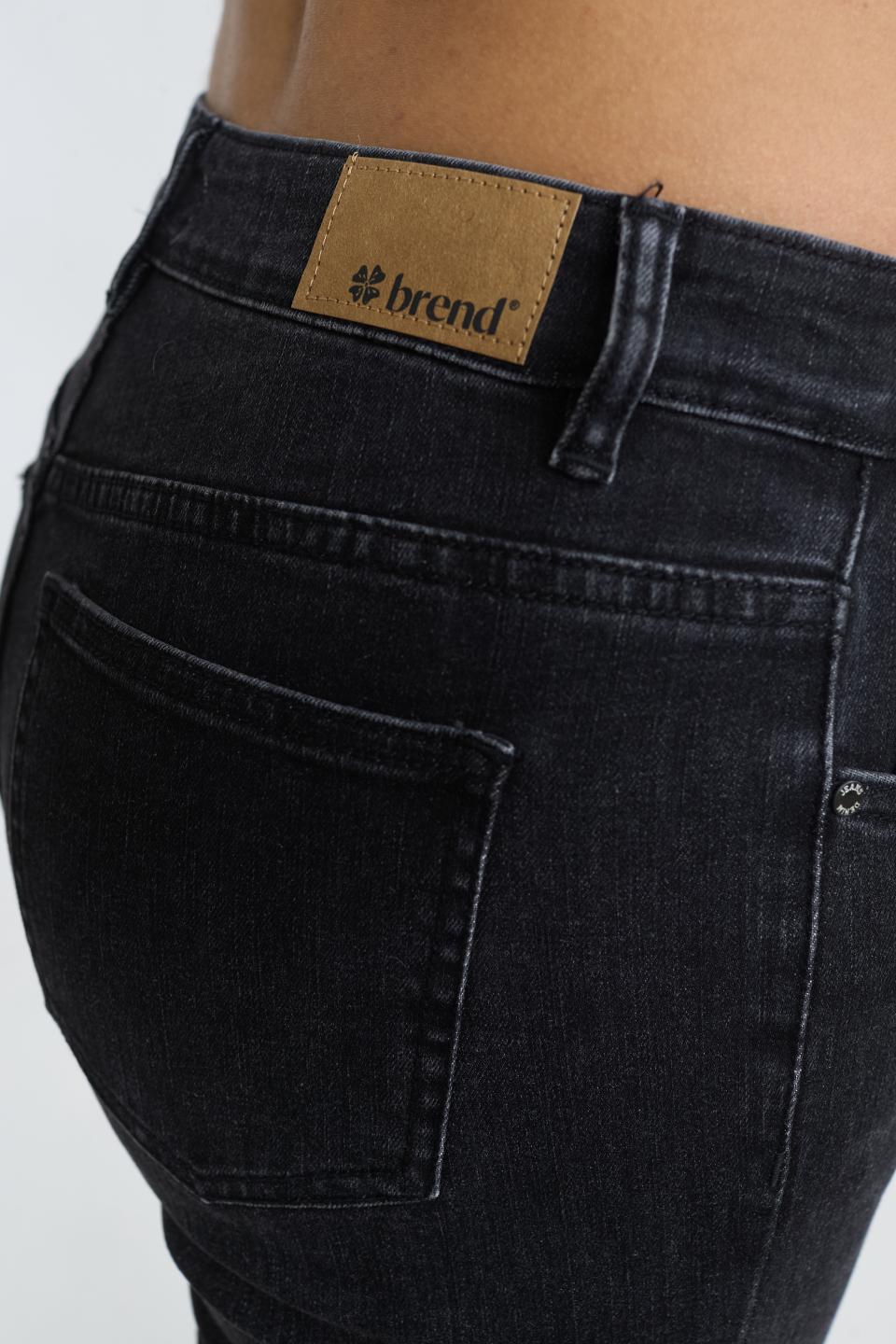 Jeans zampa sfrangiati denim nero - Autunno - Inverno 2025 | Brend