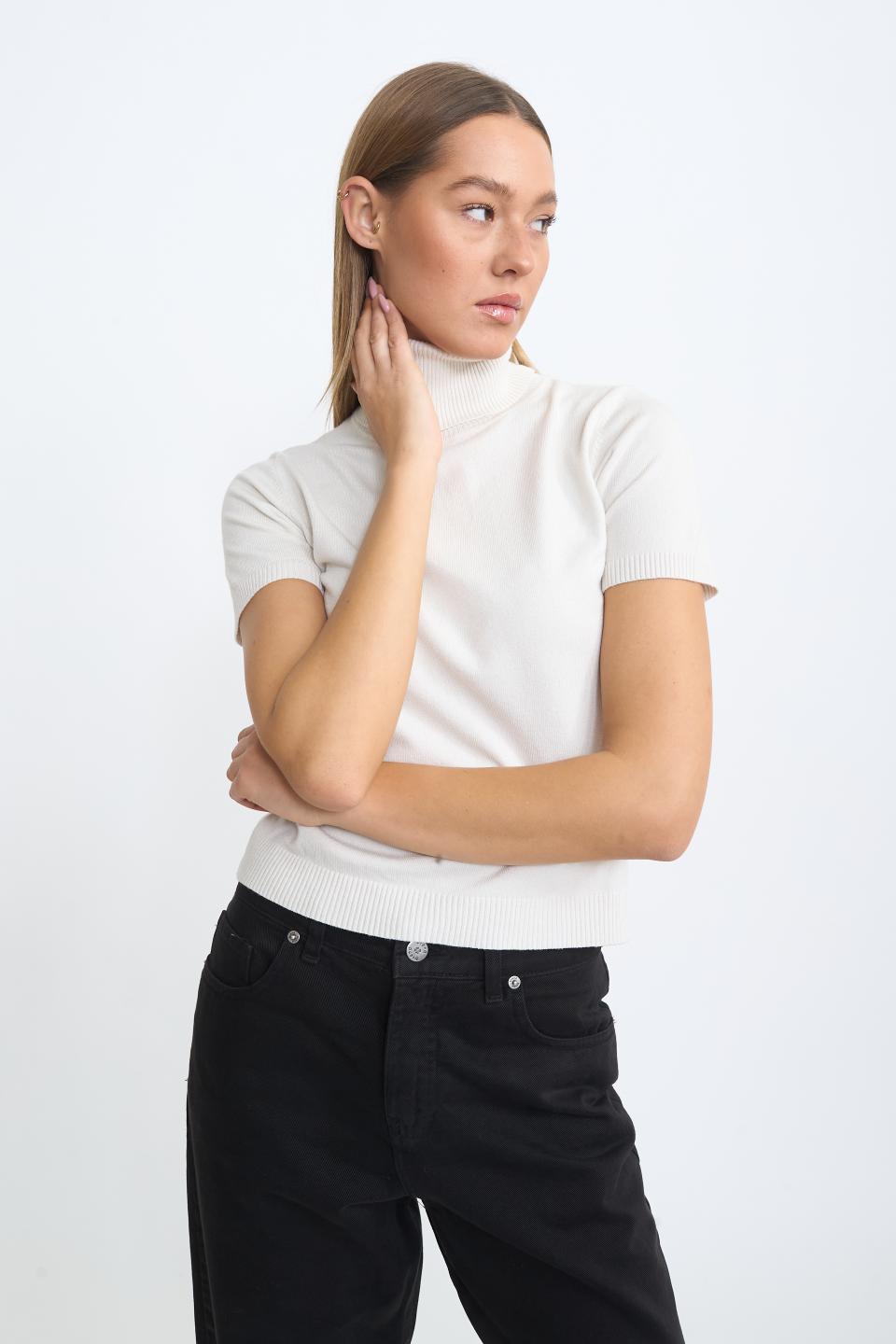 Maglia collo alto mezza manica latte - Autunno - Inverno 2025 | Brend