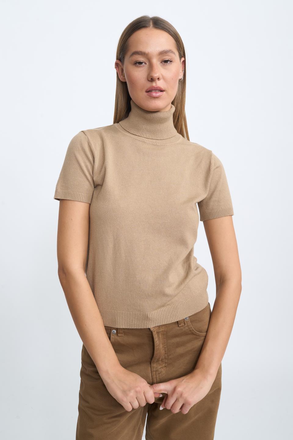 Maglia collo alto mezza manica mandorla - Autunno - Inverno 2025 | Brend