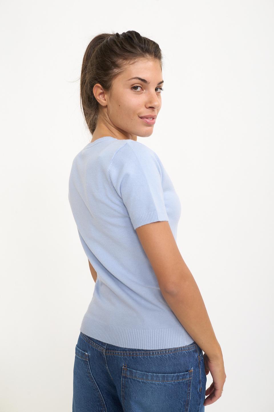Maglia scollo V mezza manica celeste - Autunno - Inverno 2025 | Brend