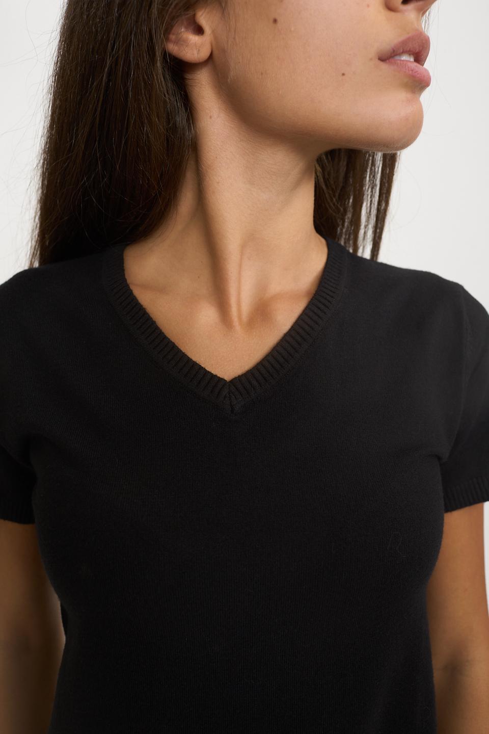 Maglia scollo V mezza manica nero - Autunno - Inverno 2025 | Brend