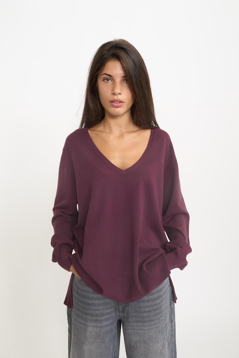 Maglia over scollo V spacchi burgundy - Autunno - Inverno 2025 | Brend