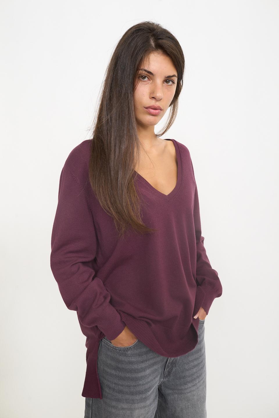 Maglia over scollo V spacchi burgundy - Autunno - Inverno 2025 | Brend