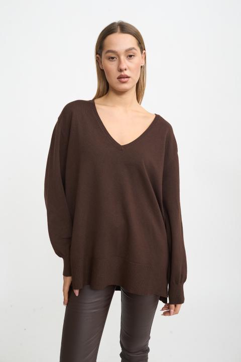 Maglia over scollo V spacchi cioccolato - Autunno - Inverno 2025 | Brend