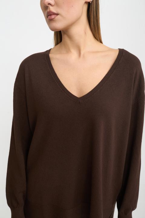 Maglia over scollo V spacchi cioccolato - Autunno - Inverno 2025 | Brend