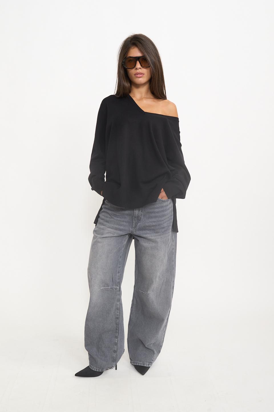 Maglia over scollo V spacchi nero - Autunno - Inverno 2025 | Brend