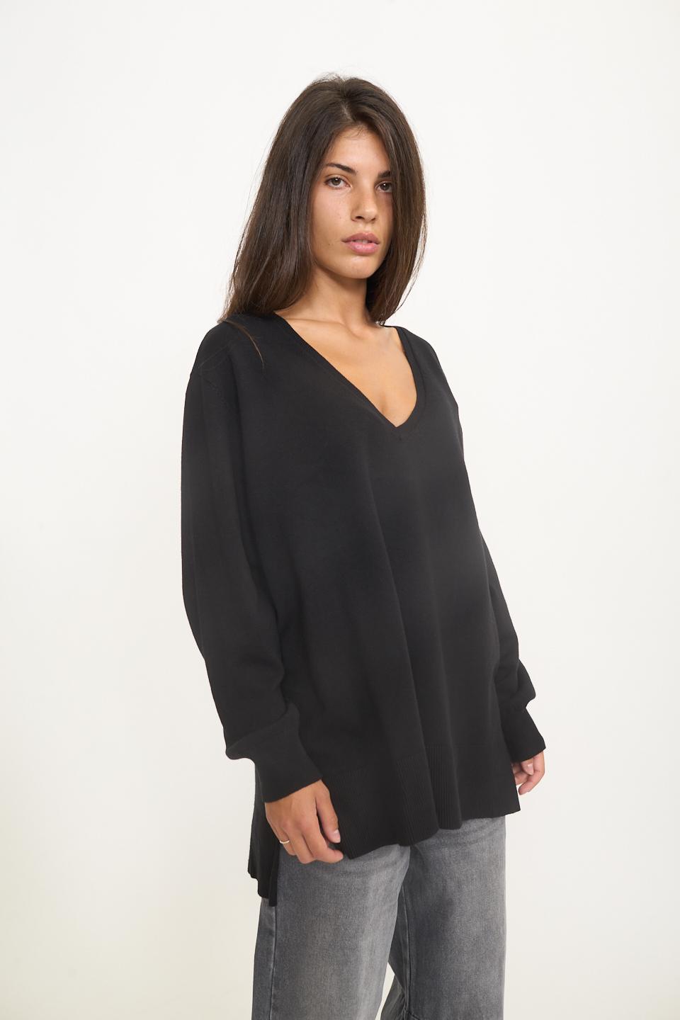 Maglia over scollo V spacchi nero - Autunno - Inverno 2025 | Brend