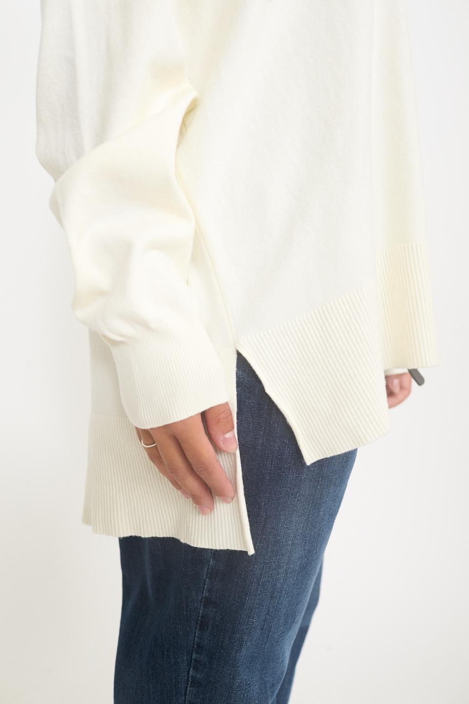 Maglia over scollo V spacchi panna - Autunno - Inverno 2025 | Brend