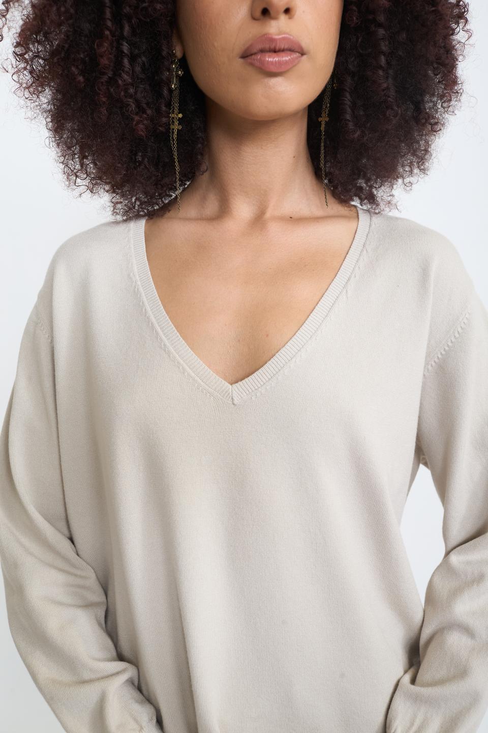 Maglia over scollo V spacchi tortora - Autunno - Inverno 2025 | Brend