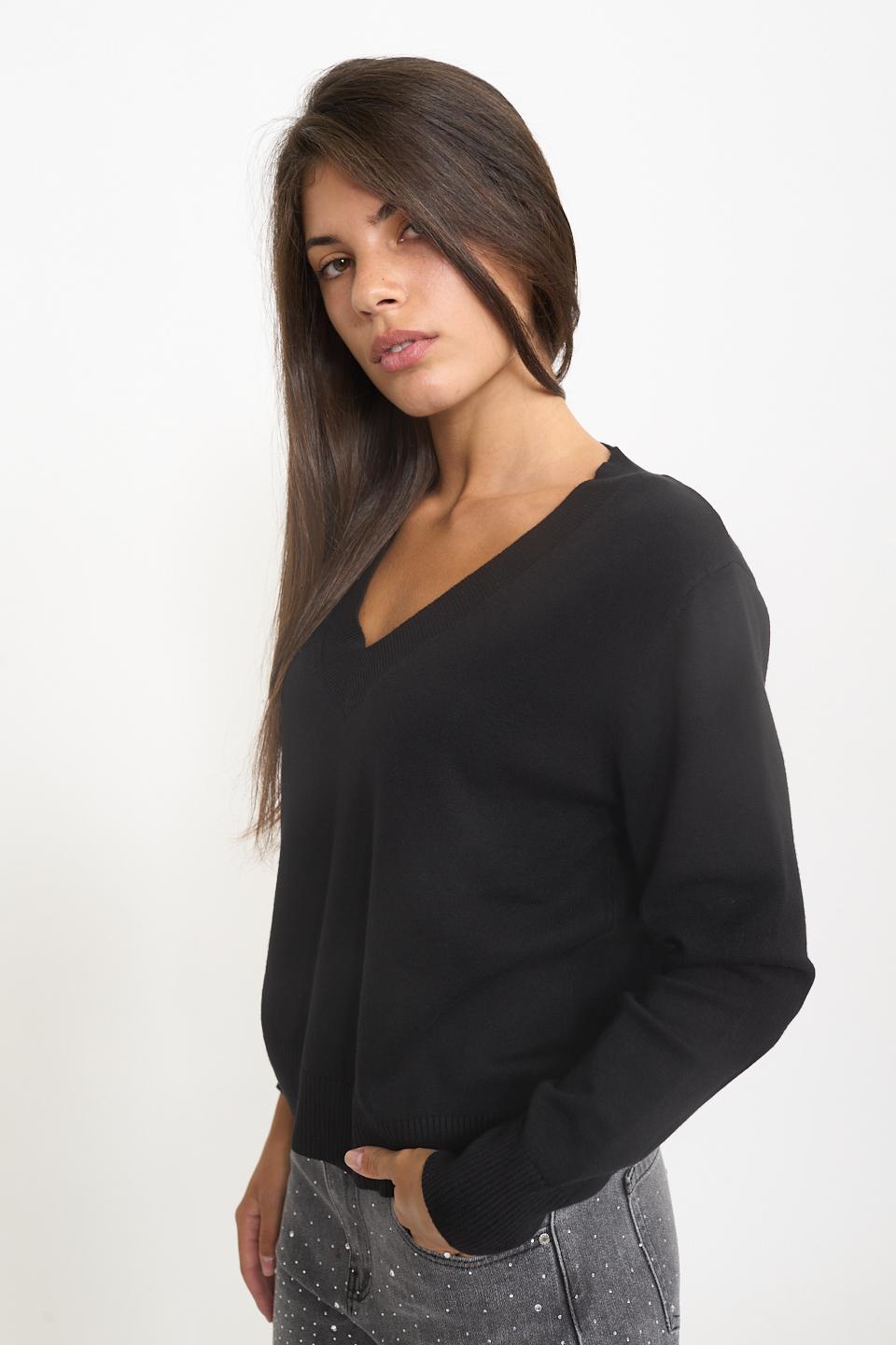 Maglia scollo V nero - Autunno - Inverno 2025 | Brend
