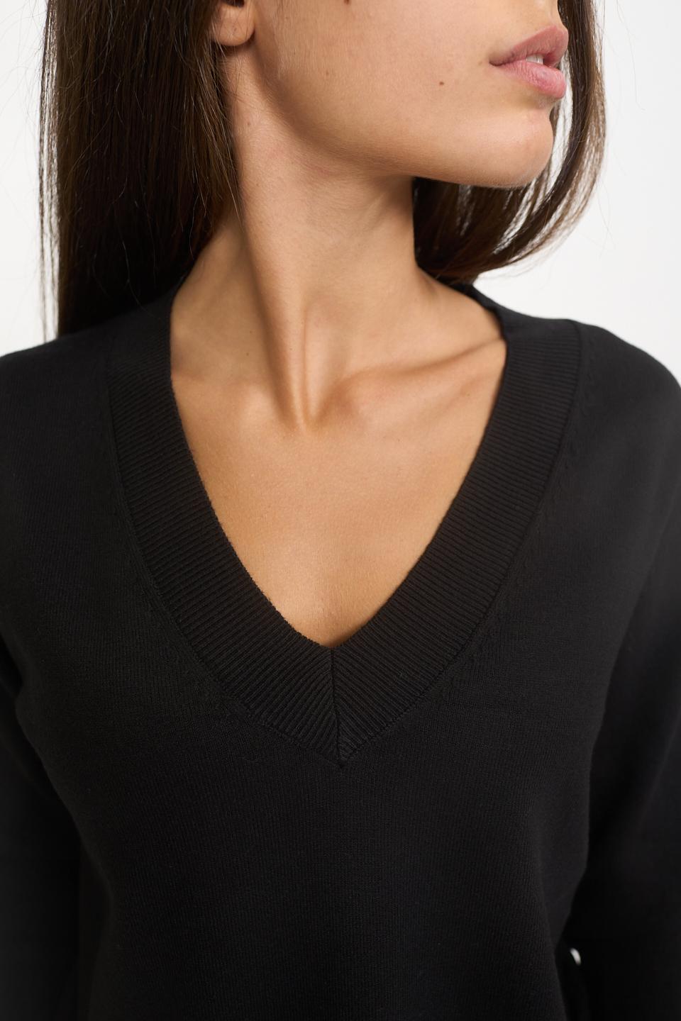 Maglia scollo V nero - Autunno - Inverno 2025 | Brend