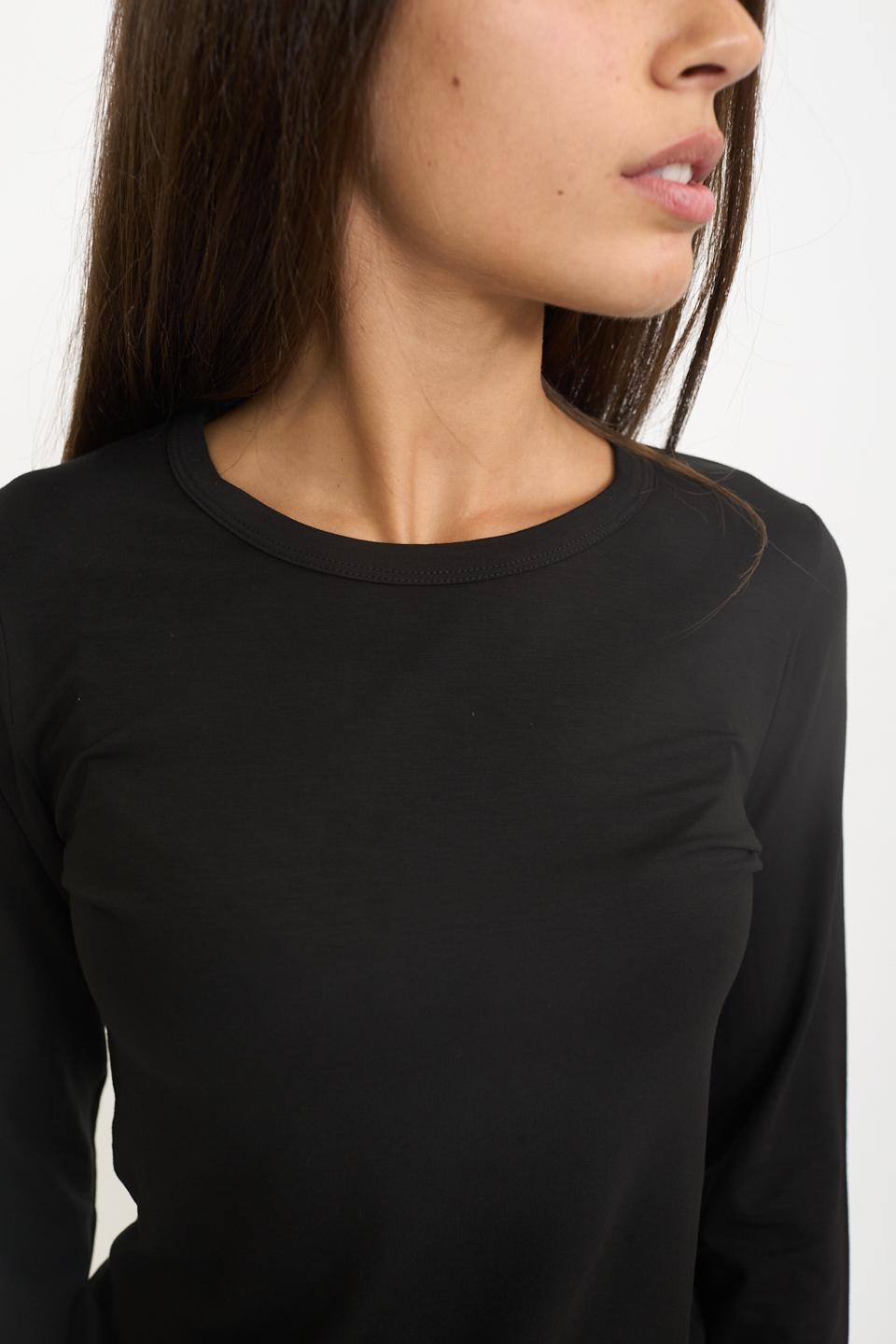 Maglia girocollo viscosa nero - Autunno - Inverno 2025 | Brend