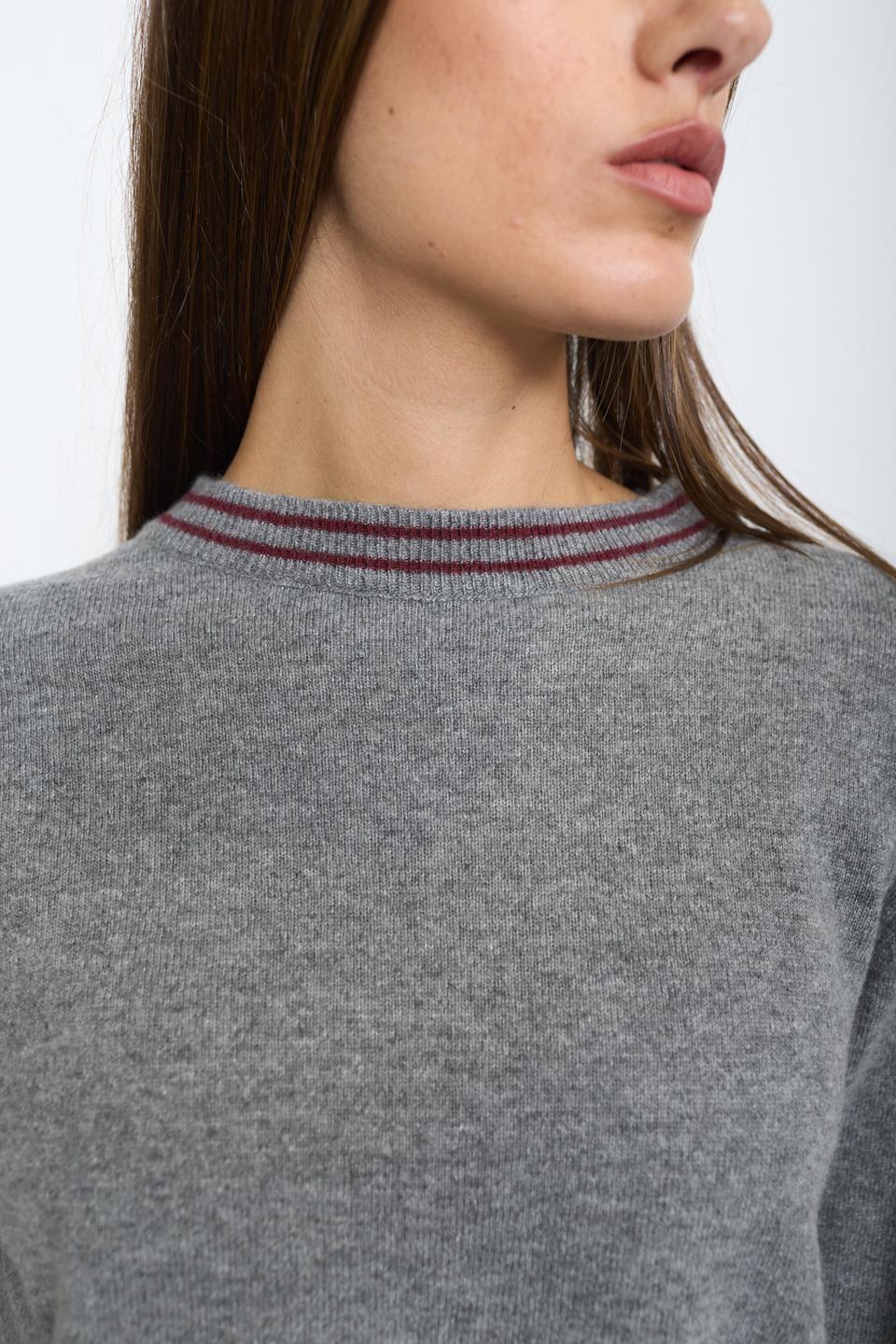 Maglia girocollo bordino grigio/burgundy - Autunno - Inverno 2025 | Brend