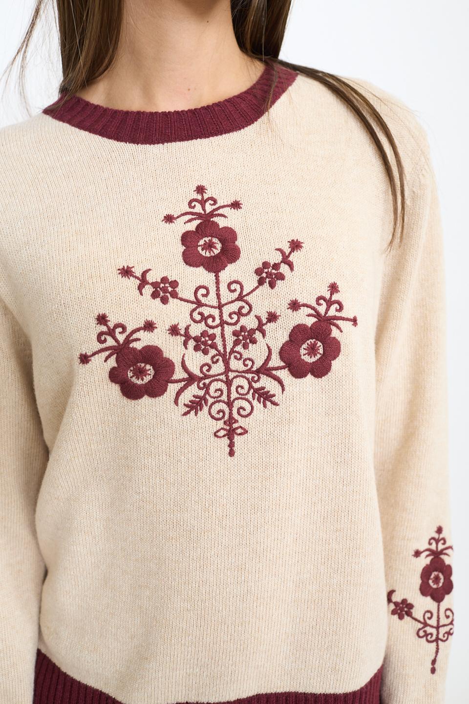 Maglia con ricami calce / ricamo burgundy - Autunno - Inverno 2025 | Brend