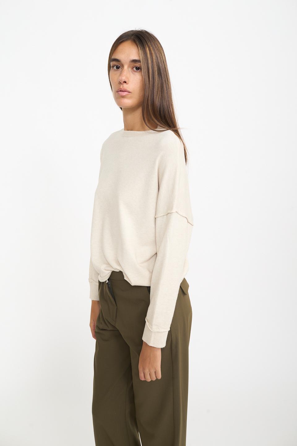 Maglia girocollo con rilievi beige - Autunno - Inverno 2026 | Brend