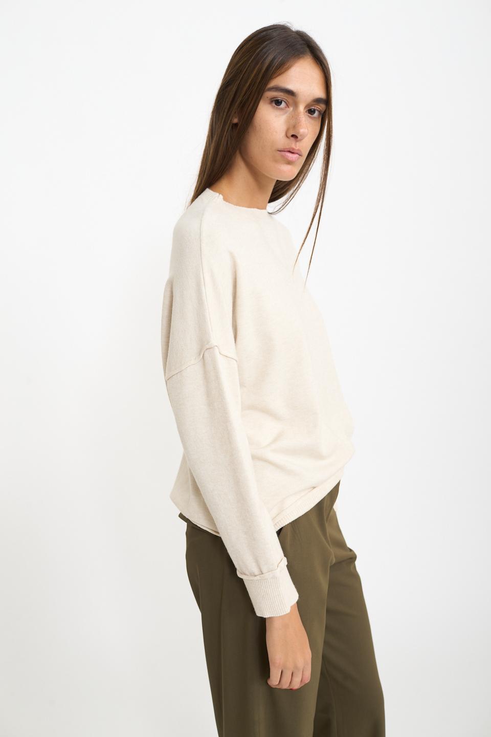 Maglia girocollo con rilievi beige - Autunno - Inverno 2026 | Brend
