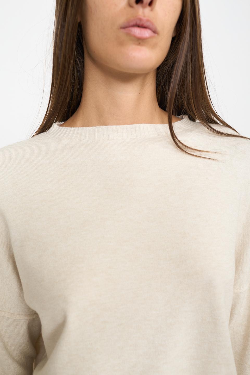 Maglia girocollo con rilievi beige - Autunno - Inverno 2026 | Brend