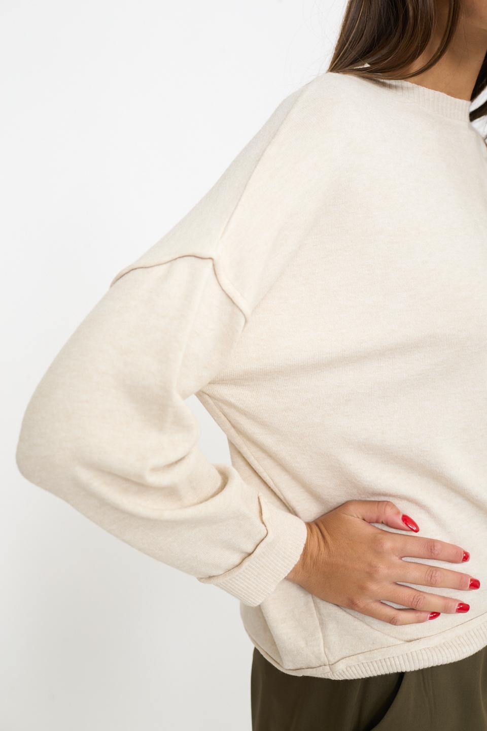 Maglia girocollo con rilievi beige - Autunno - Inverno 2026 | Brend