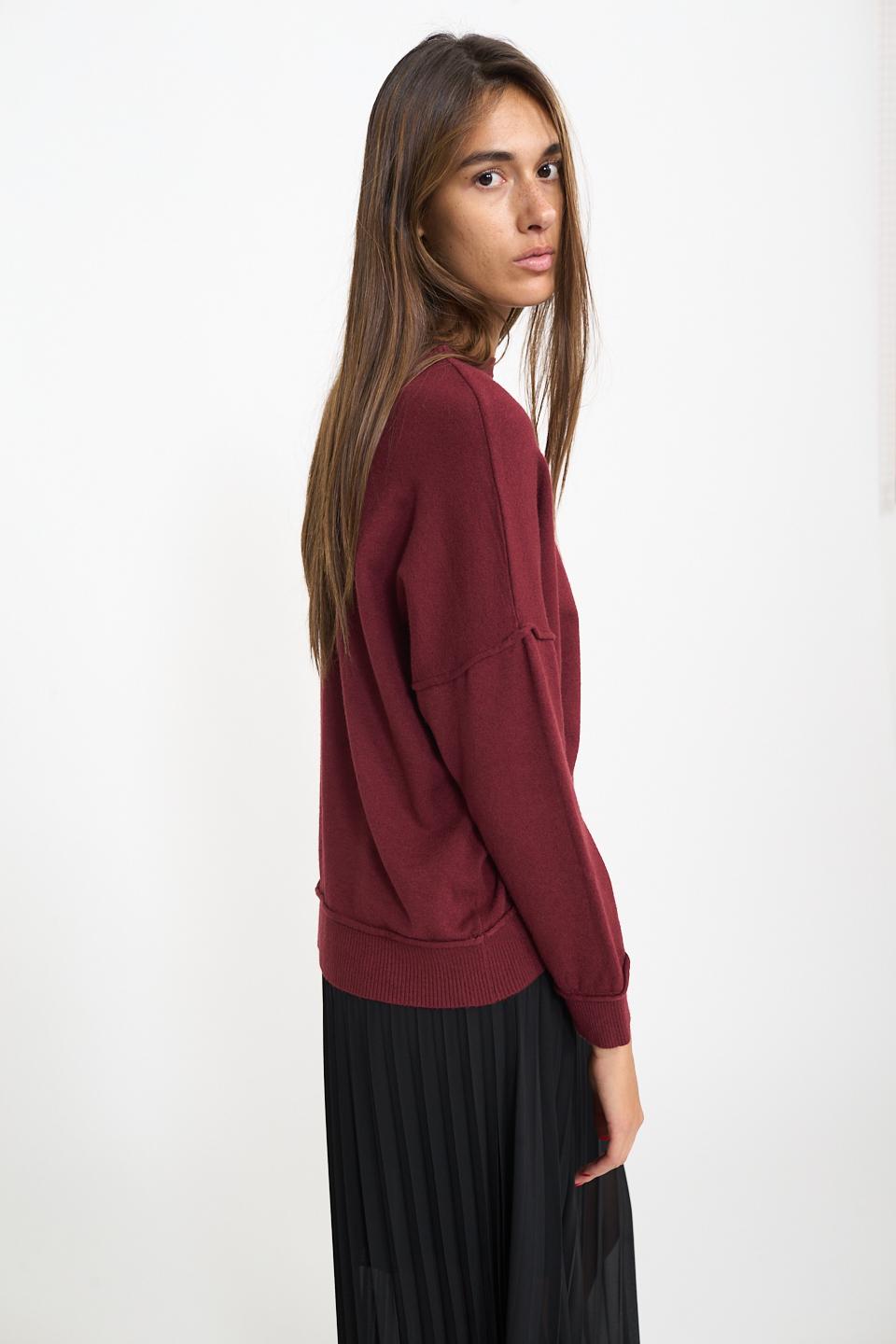 Maglia girocollo con rilievi burgundy - Autunno - Inverno 2026 | Brend