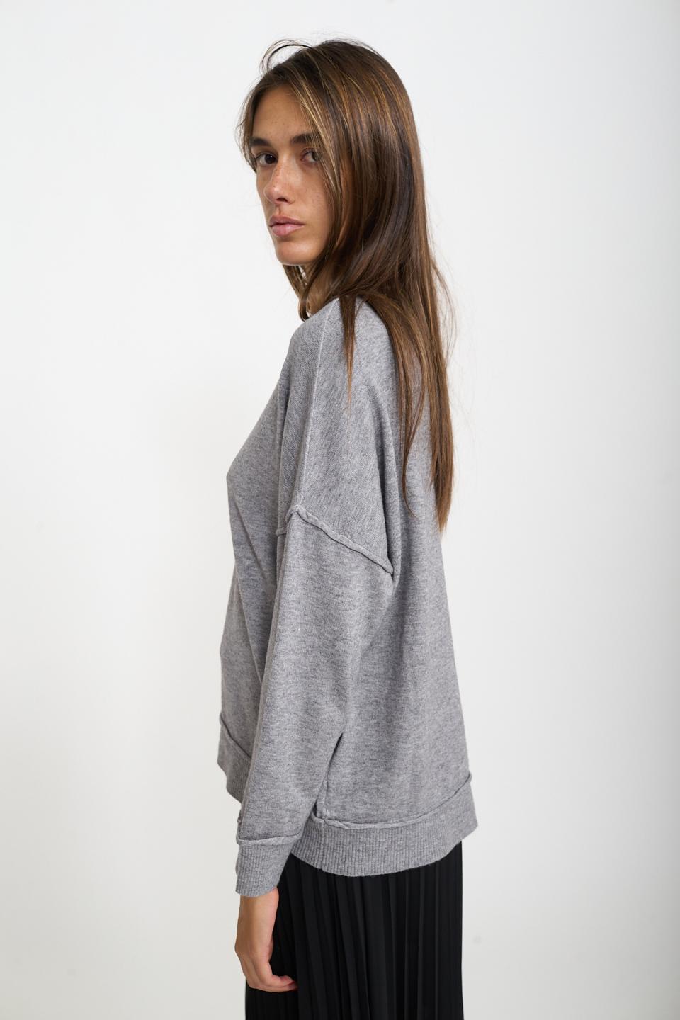 Maglia girocollo con rilievi grigio - Autunno - Inverno 2026 | Brend