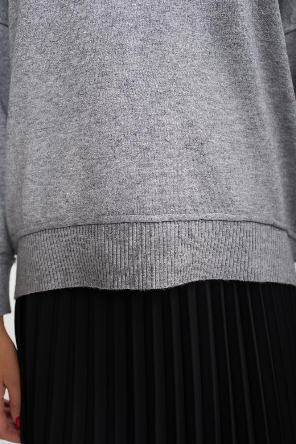 Maglia girocollo con rilievi grigio - Autunno - Inverno 2026 | Brend